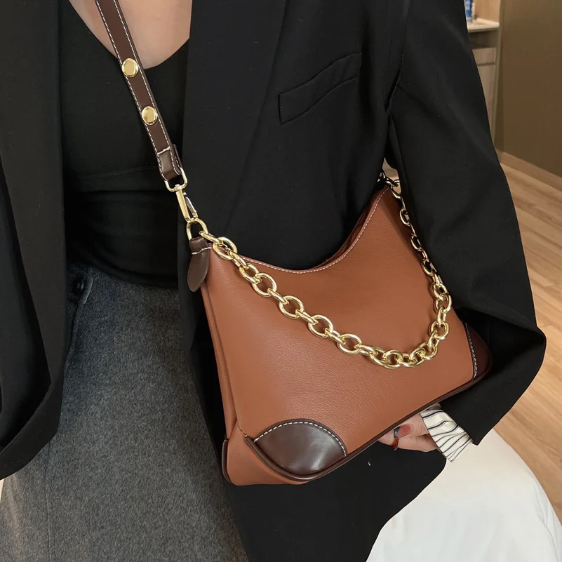 French minority bag female 2021 this year's popular autumn and winter new trend versatile Messenger Bag Fashion Chain armpit bag