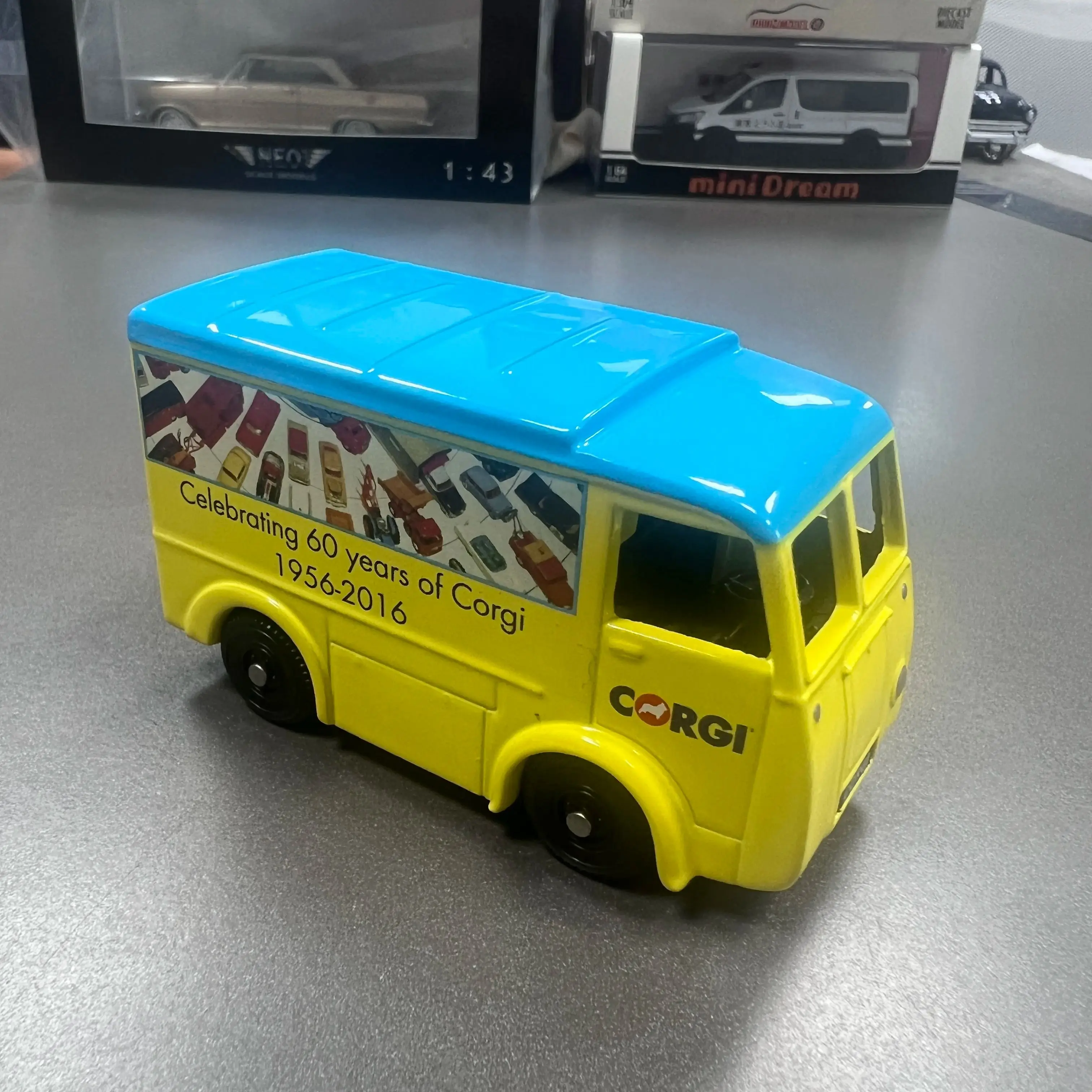 Празднование 60 лет 1956-2016 модель автомобиля из сплава литье под давлением