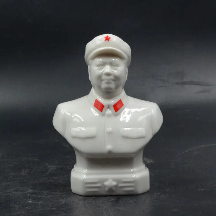 

Фарфоровая статуэтка Мао Цзэдуна