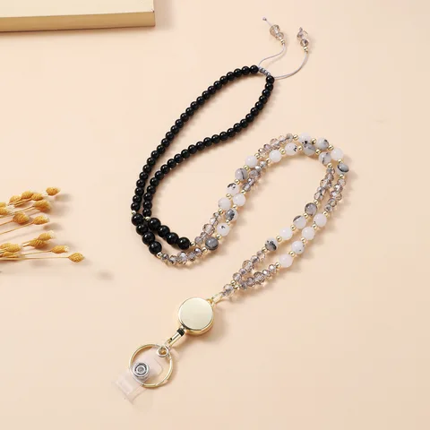 Бусины из натурального камня для бейджа