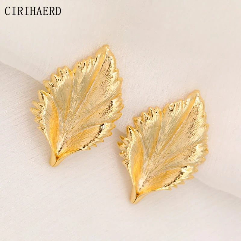 

DIY Jewelry Accessories Bead Holder 18K Gold Plated Brass Metal Material Leaf Shaped Spacer Beads Component Supplies Fittings