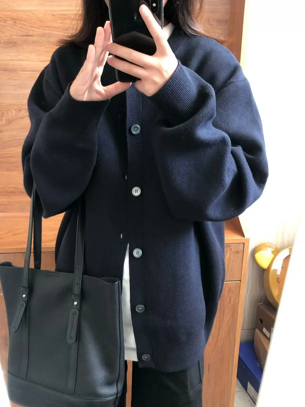 Темно-синий вязаный кардиган для женщин Осенний стильный уютный свободный