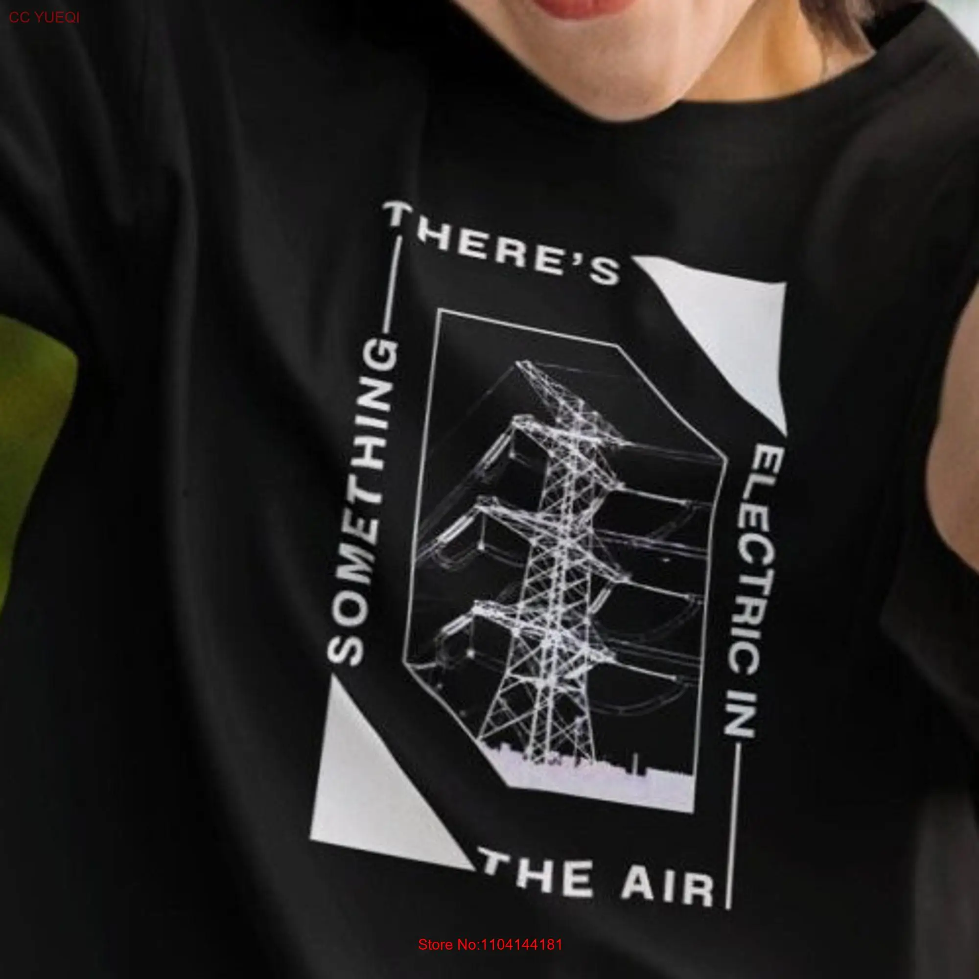 Женская футболка с надписью What Electric on the Air Street