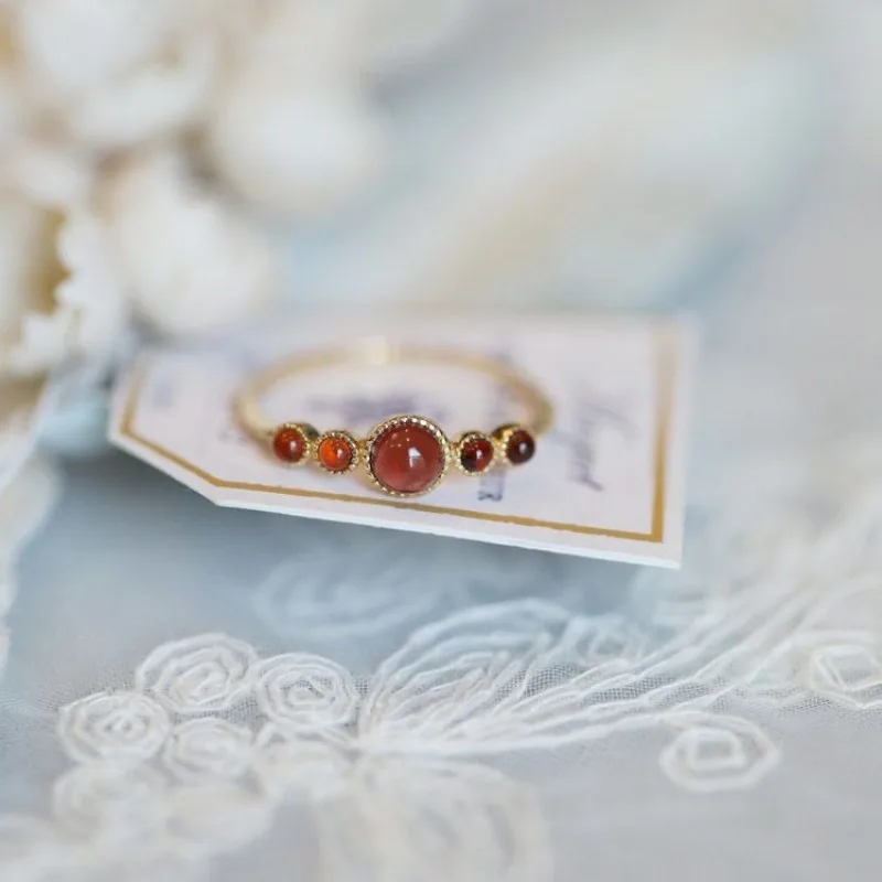 

Женское кольцо с красным драгоценным камнем, большое количество колец в форме яйца, изысканная и изысканная Свадебная бижутерия, свадебные аксессуары