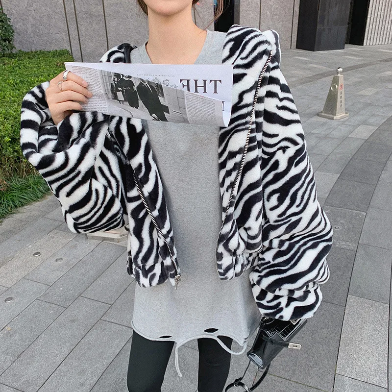 Winter Slim Imitation Otter Rabbit Fur Coat Short Thick Warm Horse Printed Coat for Women Thick Warm Fur Jacktes 2023 Outerwear