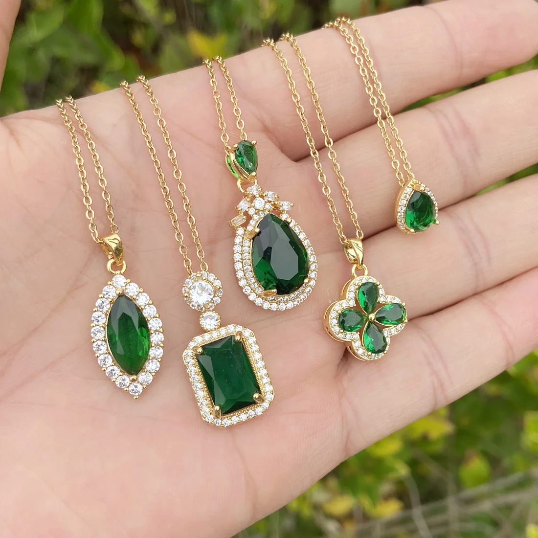 

Vintage Gold Geometry Copper Green Zircon Pendant Necklace Women Metal Flowers Luxury Crystal Party Necklace Jewelry Wholesale