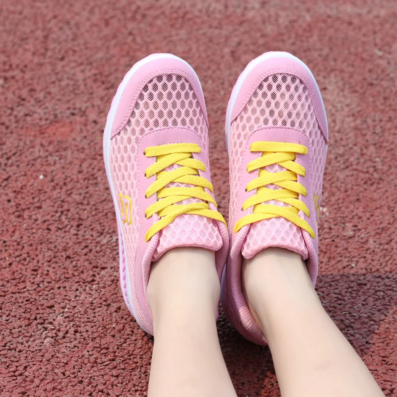 Women Casual Mesh Breathable Shake Shoes Comfortable Fitness Sneakers Thick Sole Platform Shoes