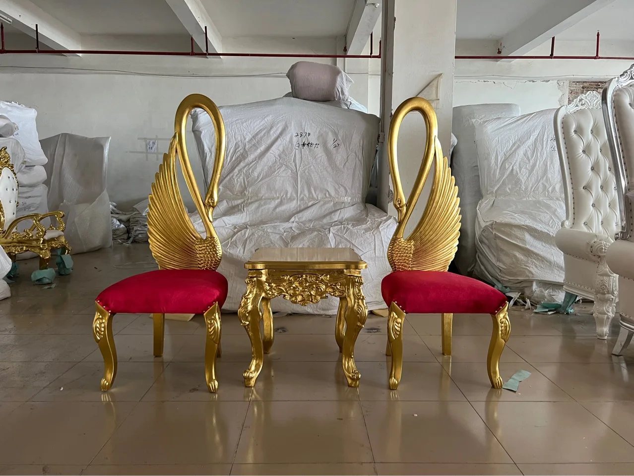

Neoclassical European Style Swan Chair High-end Hotel Club Gold Leaf