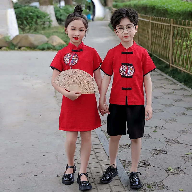 Костюмы для выступлений в честь Дня ребенка учащихся начальной и средней школы