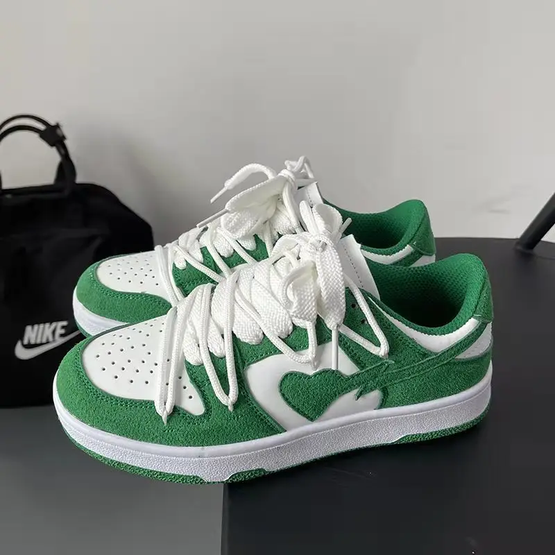 

2022 New Women's Fashion Sneakers Trend New Green Flat Casual Sports Designer Running Shoes Woman Spring Tennis Women Sneakers