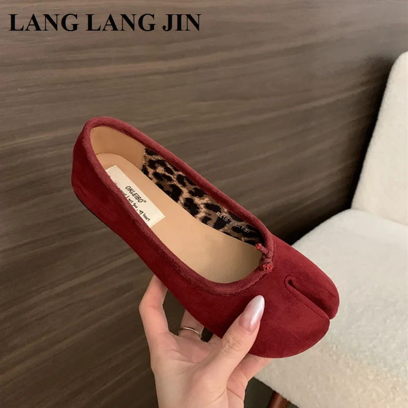 Женские туфли на плоской подошве Tabi Ninja модные балетки с разделенным носком и