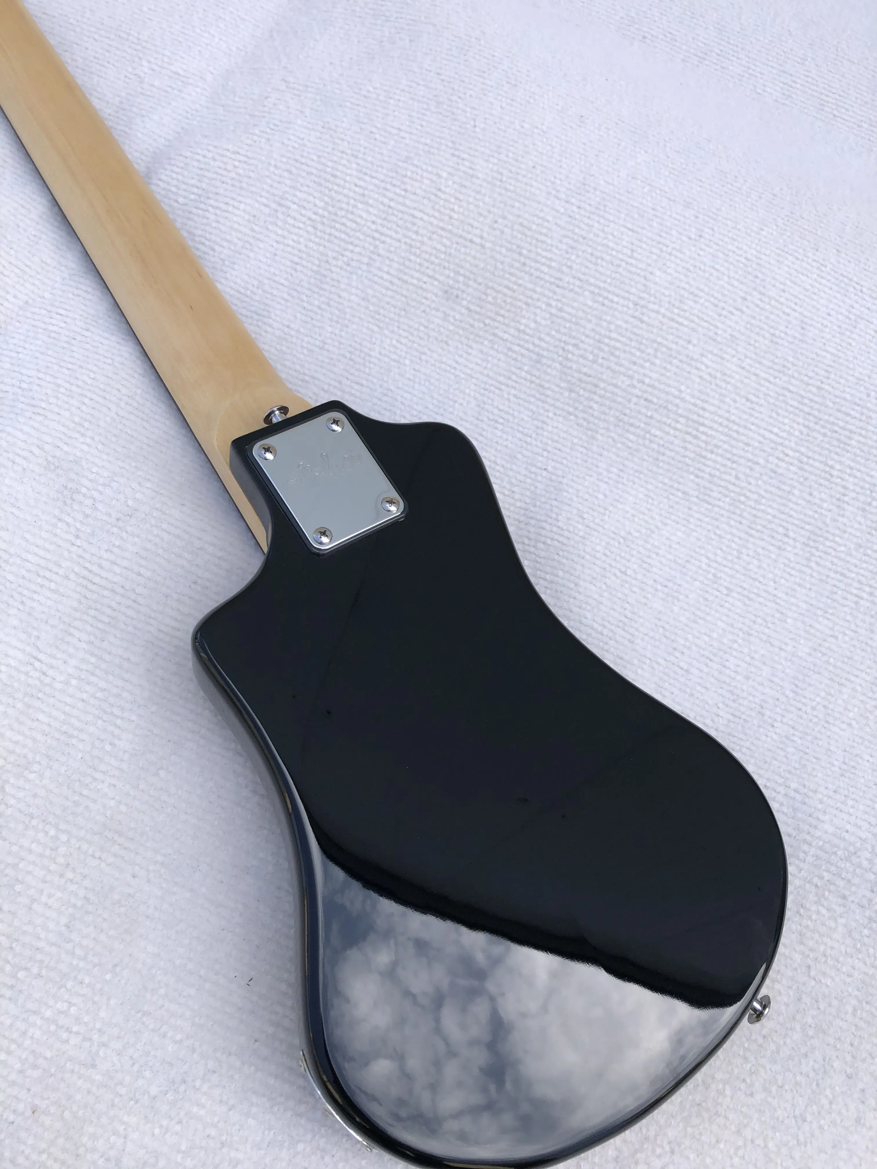 Hofner 4-струнная электрическая дорожная гитара Shorty — черный правый звукосниматель