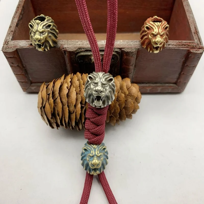 Brass Lion King Knife Pendant Beads Creative Copper Car Keychains Umbrella Rope Bead EDC Outdoor DIY Paracord Pendant Gifts