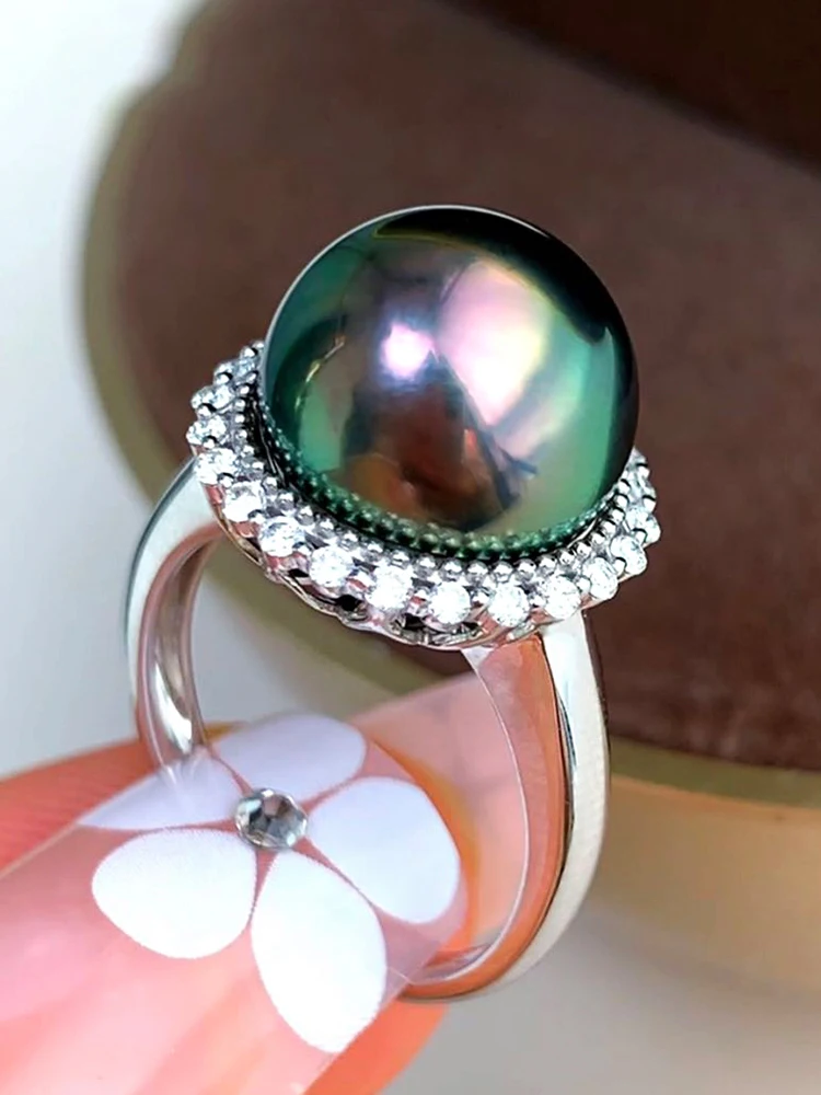

Tahiti Peacock Green Pearl Ring Ring with 18k Gold Inlaid Diamond Round and Extremely Bright Natural Seawater Pearl