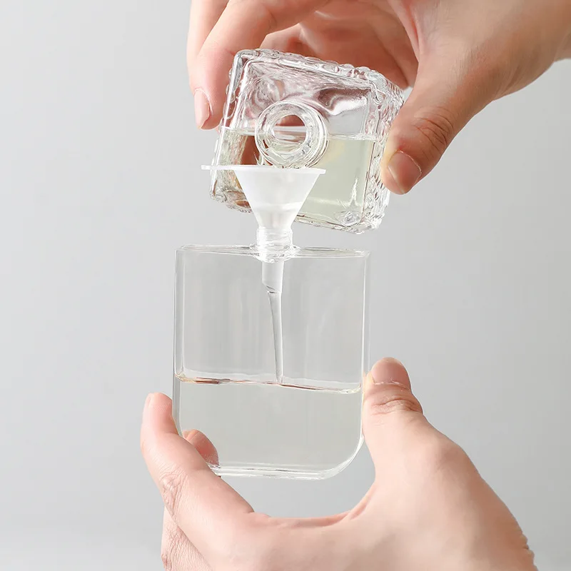

Mini Funnel Perfume Dispenser Funnel Small Aluminum/Plastic Funnels For Lab Bottles Sand Art Spices Powder Essential Oil Packing