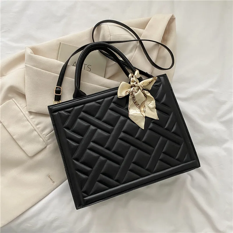 

New high-grade fashion in spring rhombus shoulder leisure small square bag female Korean version of western style Joker messeng