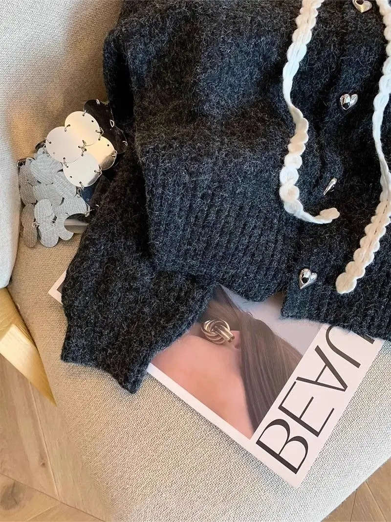 Вязаный кардиган контрастных цветов с воротником-куклой и галстуком шикарный