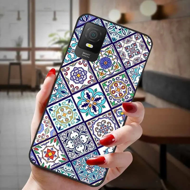 Мягкий силиконовый чехол для TCL 403 с цветами и 3D тиснением черный из ТПУ чехлы