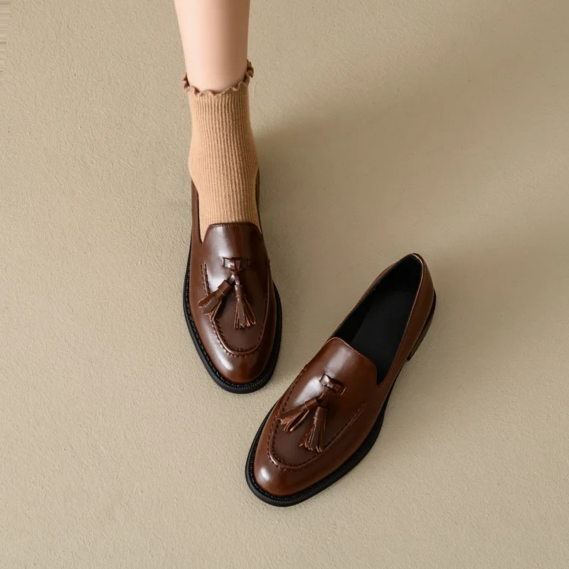 Туфли женские кожаные с круглым носком лоферы бахромой Уличная обувь на толстом