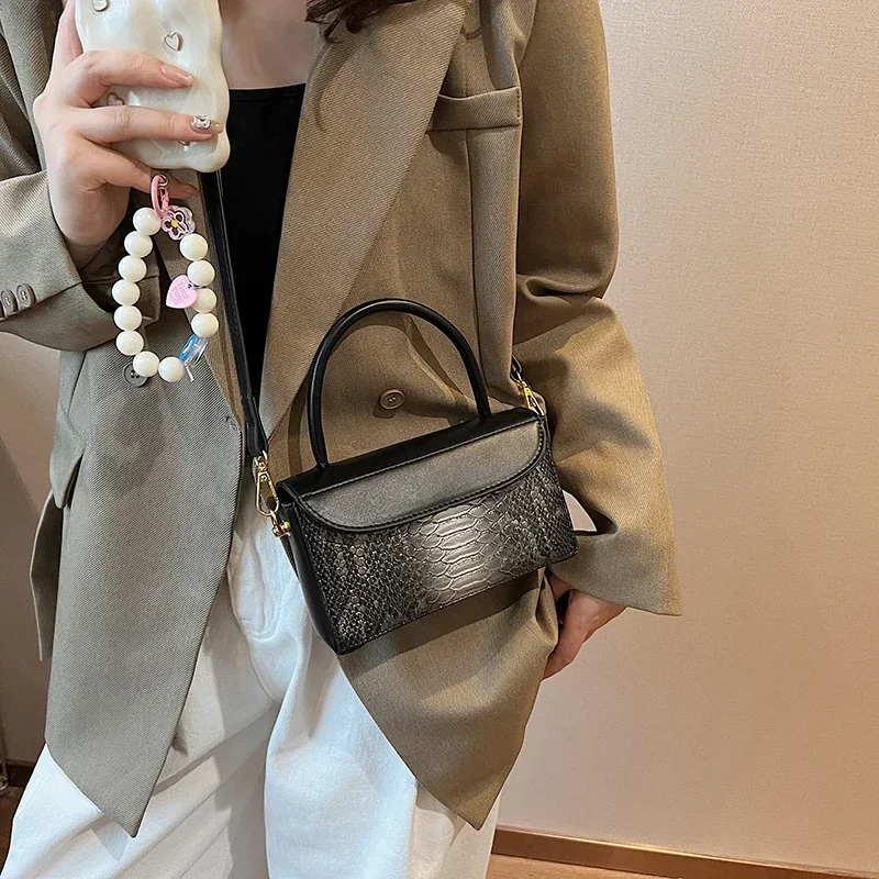 Женская сумка через плечо из ПУ кожи с текстурой под крокодила