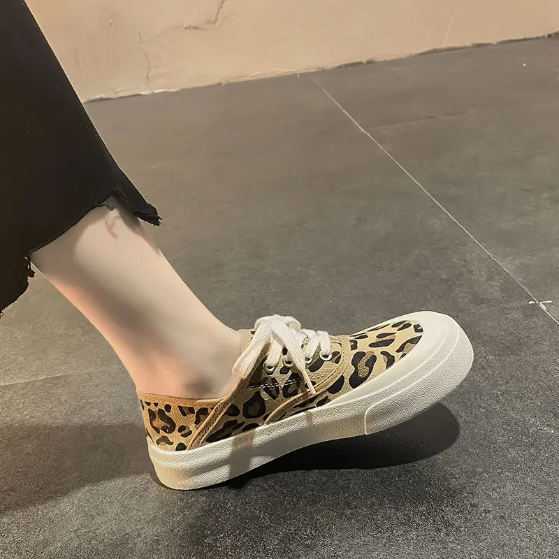 2023 Woman Vulcanized Sports Shoes Women's Spring Summer Canvas Shoes Women Low Top Sneakers Wide Toe Lace Up Trainers Shoes