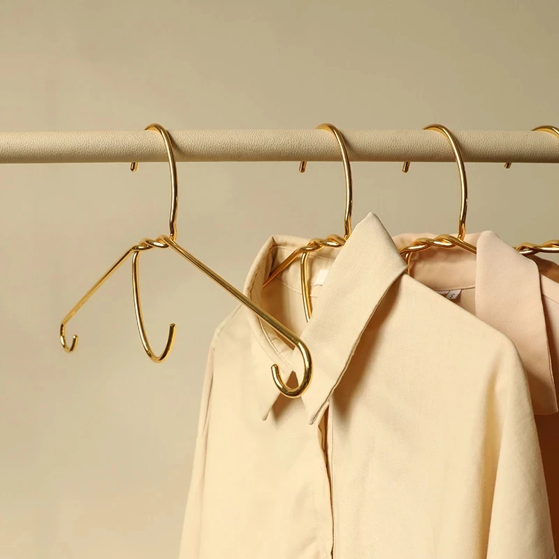 

Vintage Brass Hangers with hook Design Nordic Style Metal Clothes Hanger Skirt Drying Rack Clothing Store Display Rack 1pcs