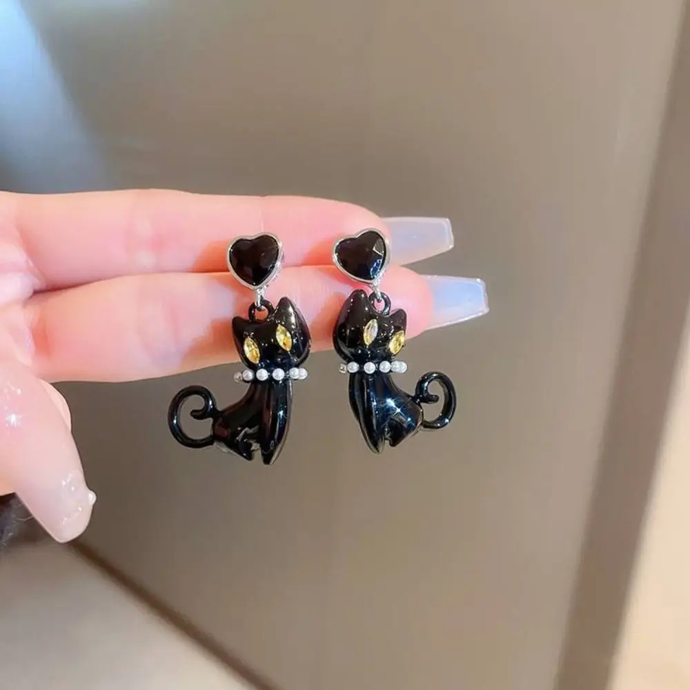 

New Fashion Sweet And Cool Black Dripping Oil Funny Cat Love-Heart Earrings Women Cute Trendy Dangle Earrings Party Jewelry