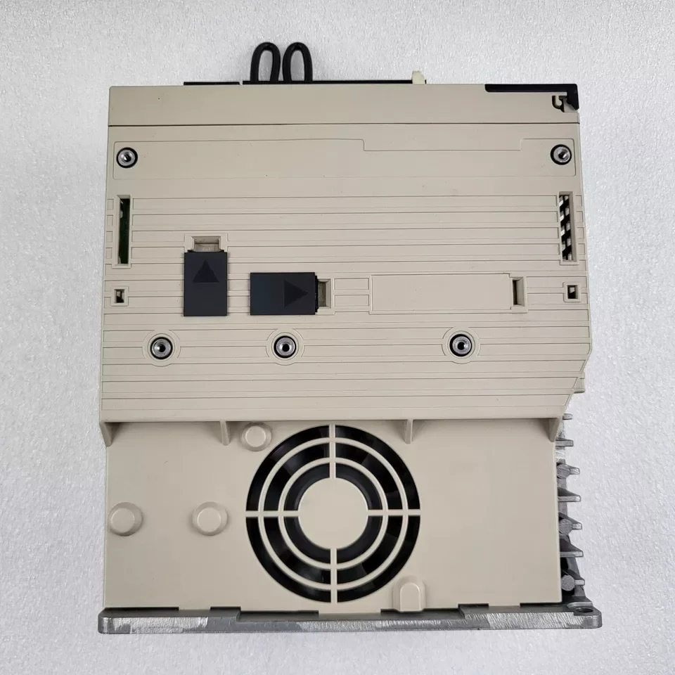 Новый телефон с серводвигателем SGDV7R6A01A