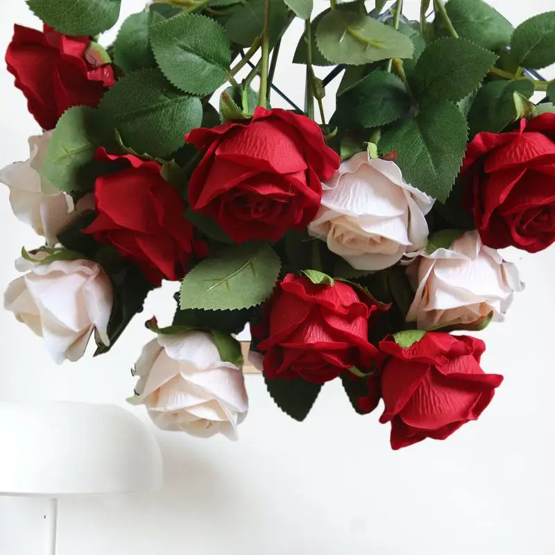 

Создайте потрясающее свадебное украшение с помощью нашего искусственного букета роз-идеальный искусственный цветок для вашего большого д...