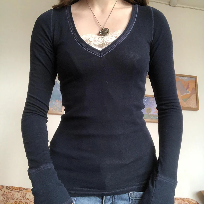 

Женская винтажная черная футболка с длинным рукавом и V-образным вырезом