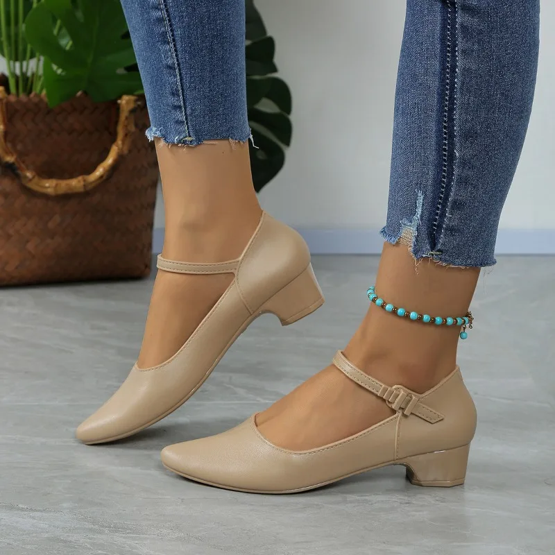 Весенние женские туфли на каблуке новые с острым носком массивном и ремешком