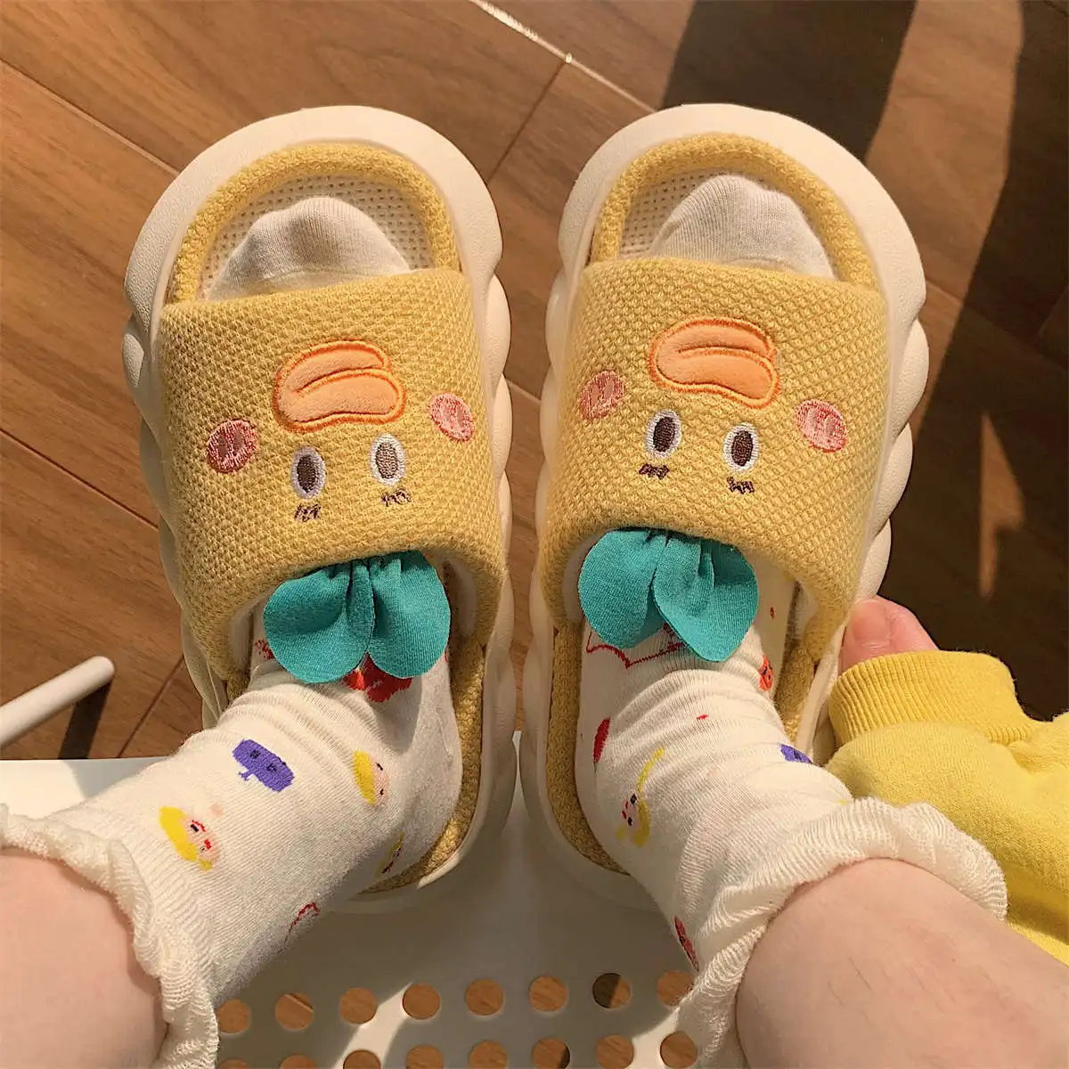 

2022 New Cartoon Fluffy Hemp Slippers Women Winter Warm Closed Plush Home Slippers Bunny Kawaii Flat Cute Animal Slides Shoes