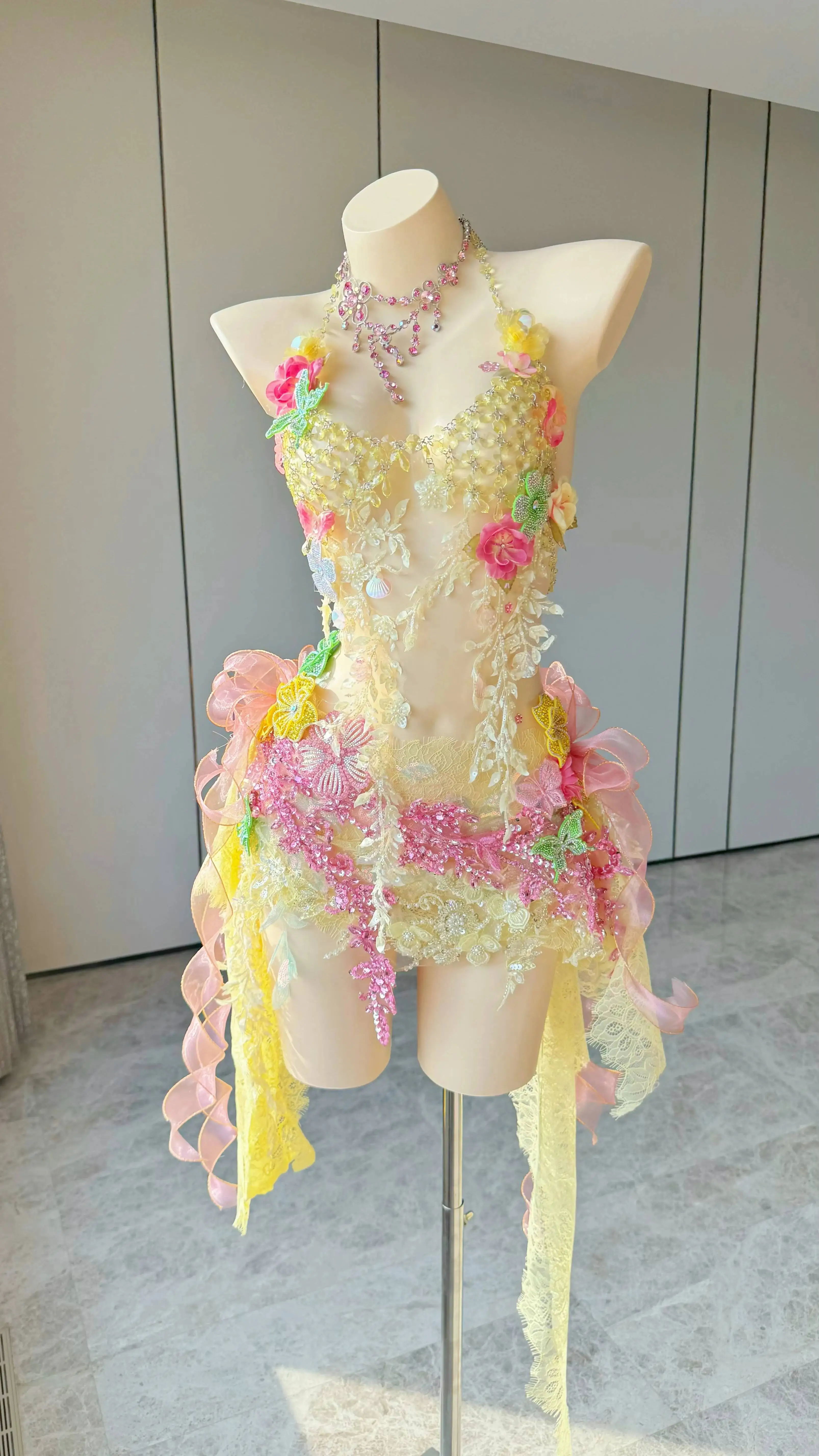 Фото Платье ZIWU Design Milk And Peach с фантазийной юбкой-бабочкой и поясом, эротический комплект №1