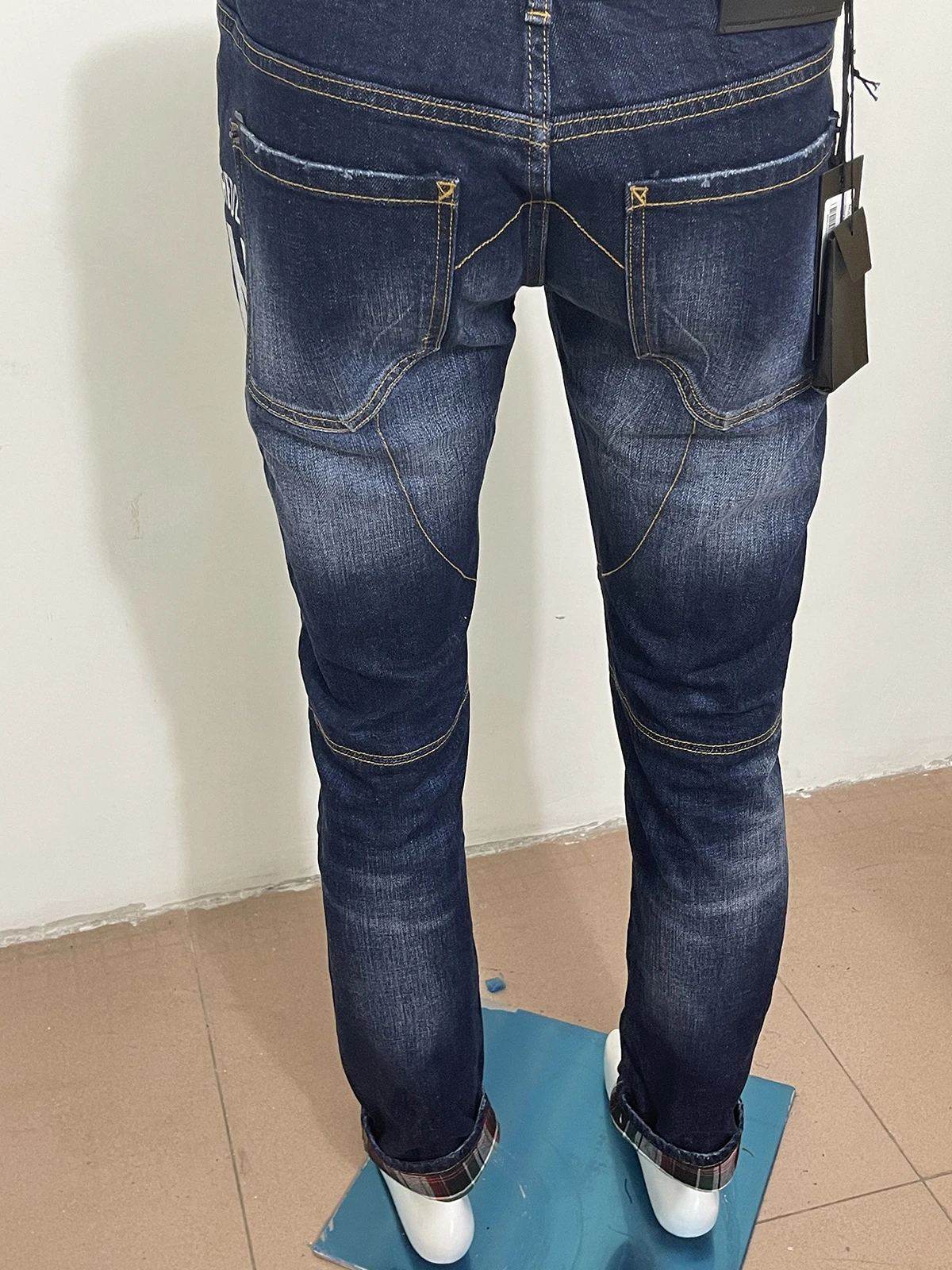 Spring/Summer 2023 new D2 fashion men wash and grind holes printing loose three-dimensional cut straight barrel blue jeans man