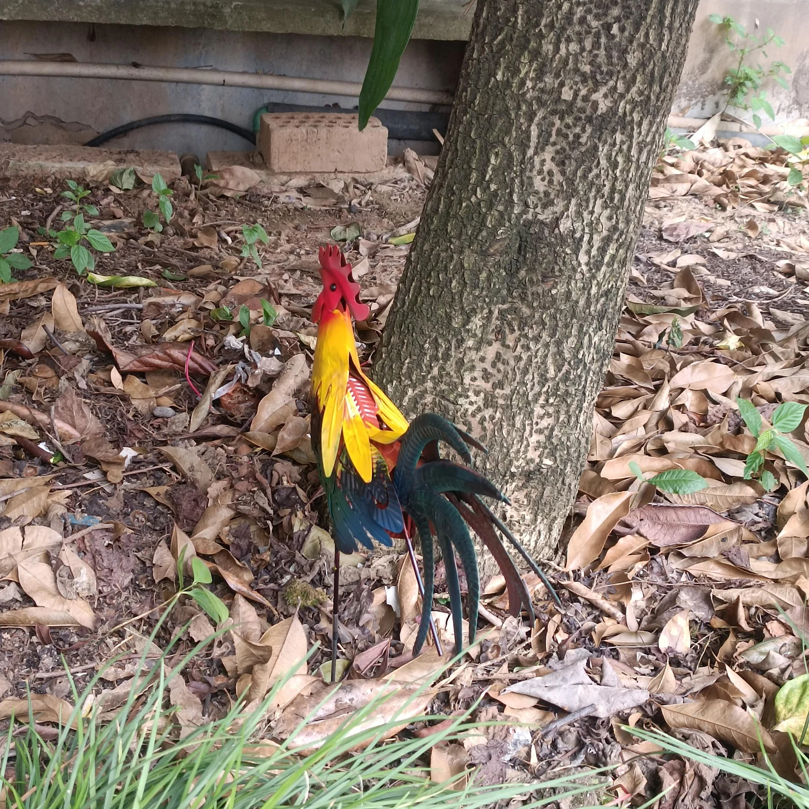 Железная искусственная садовая декорация уличные статуи курицы с красной