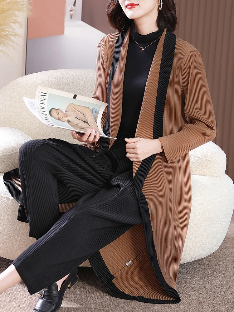 Coat Women's Long Thickened  Coat In Autumn And Winter Temperament Design Sense Mother's Foreign-style Noble Coat