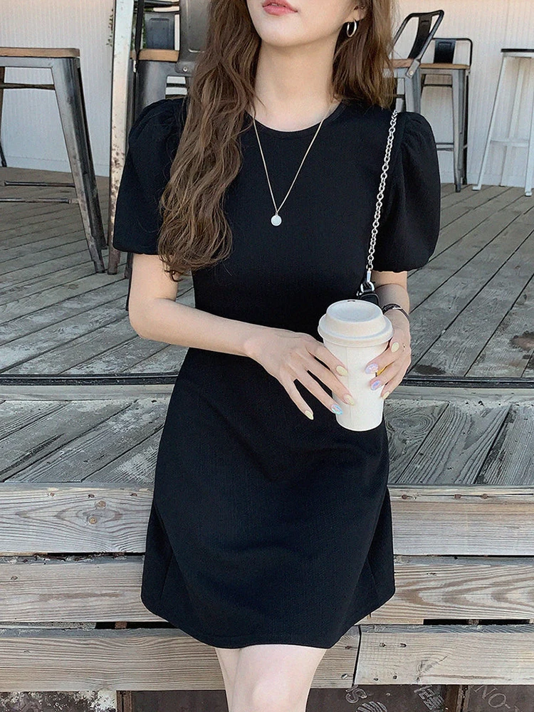 

Платье-мини черное с коротким рукавом, на лето