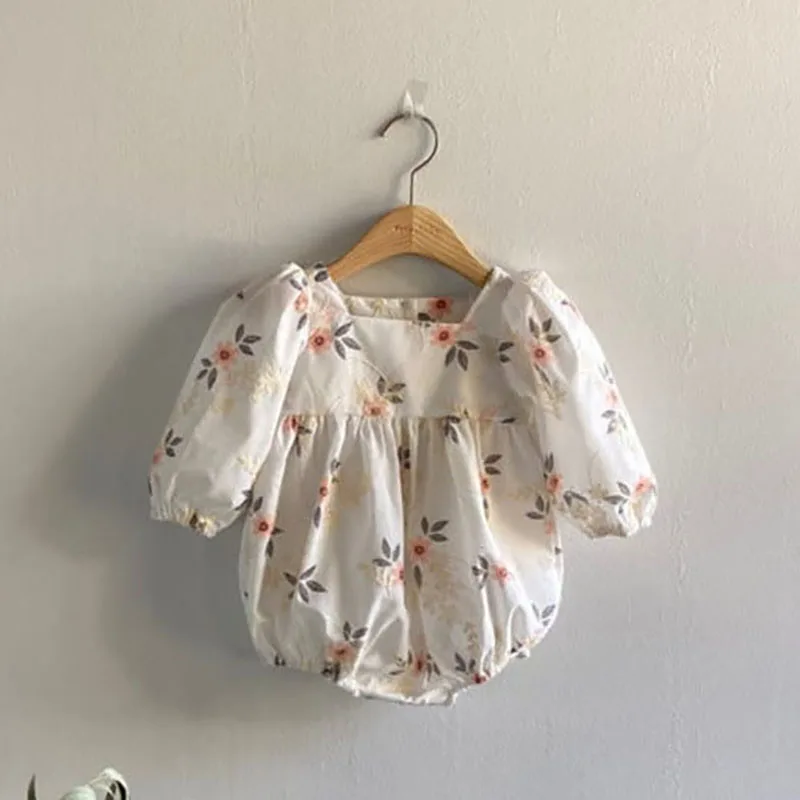 

Комбинезон для маленьких девочек с цветочной вышивкой и пышными рукавами