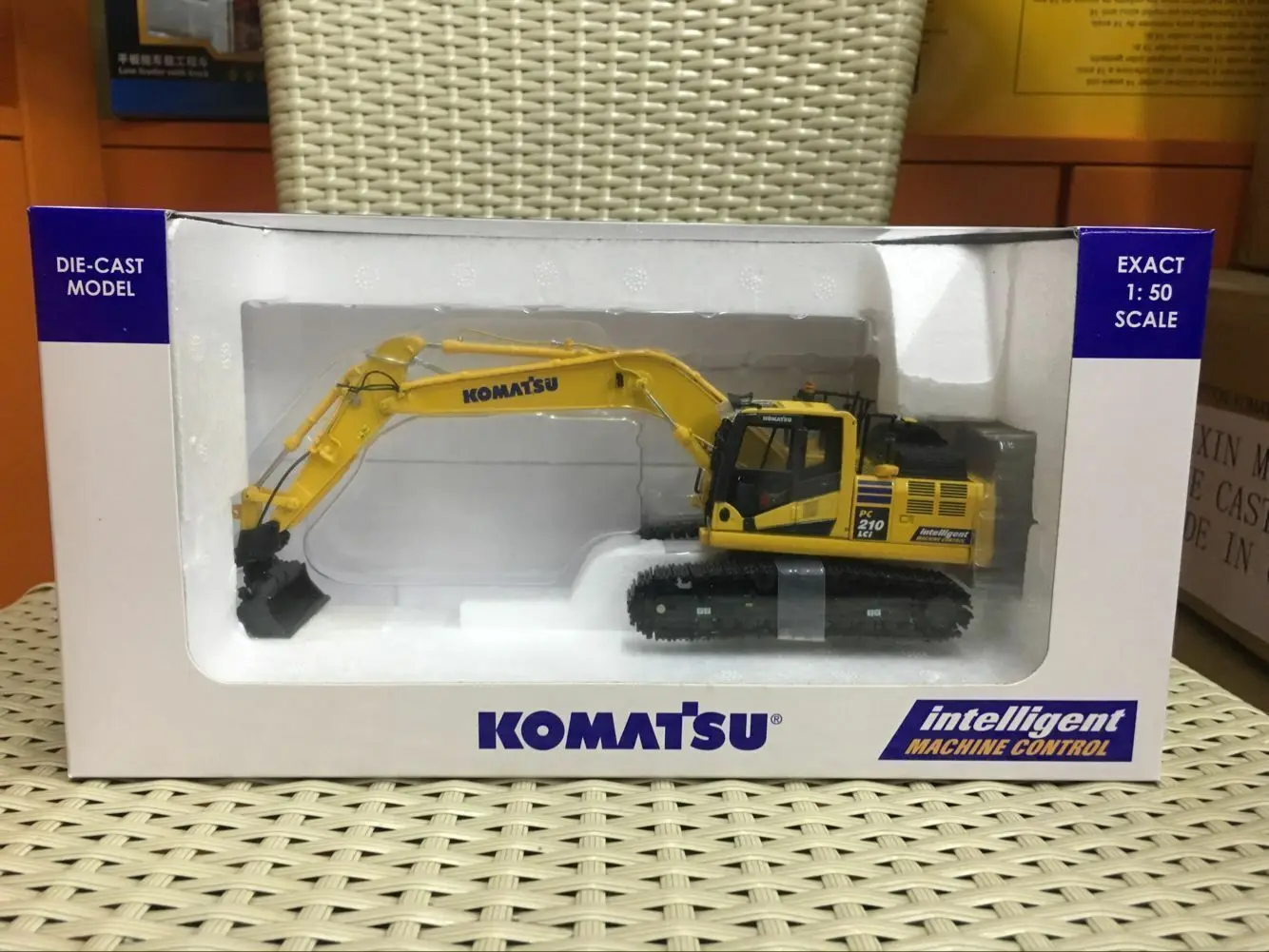 Komatsu PC210LCi-11 Excavator IMC Edition, масштаб 1:50, отлитый под давлением UH8123, Новый в коробке