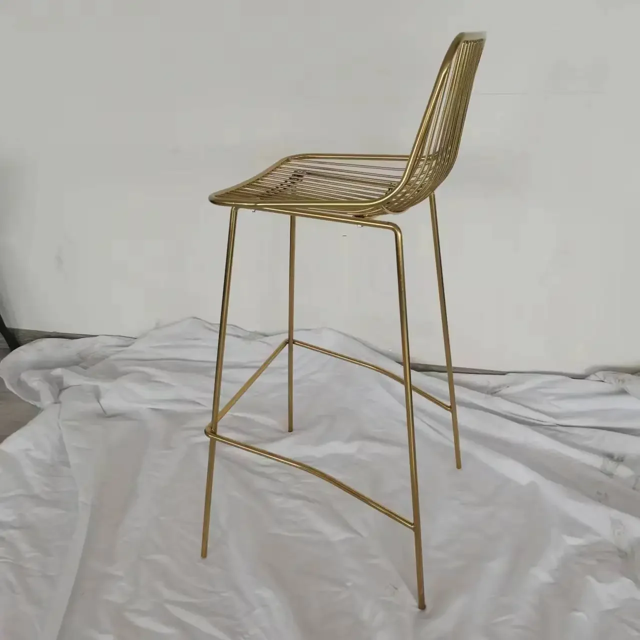 Хорошая цена оптовая продажа современный металлический барный стул золотого