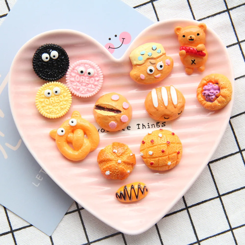 

10 Pcs Resin Simulation Little Eye Biscuit Cream Bread Cream Bread Chocolate Bag Pineapple Bag DIY Doll House Props