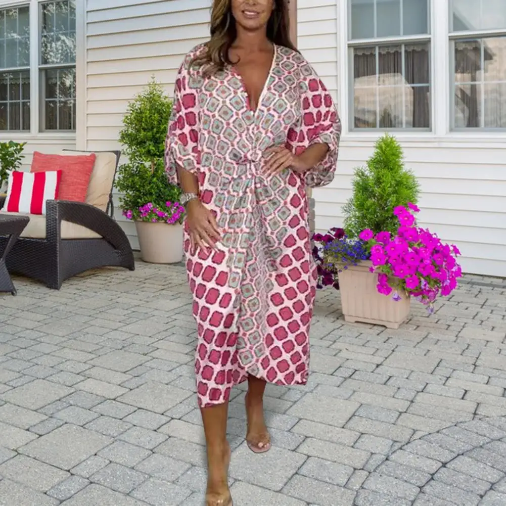 Свободное женское платье с геометрическим принтом V-образным вырезом свободное