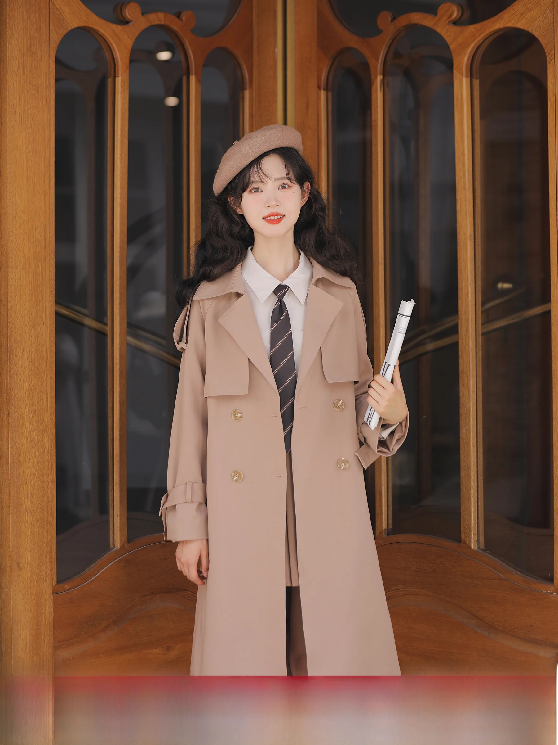 Женский тренчкот средней длины цвета хаки на весну и осень