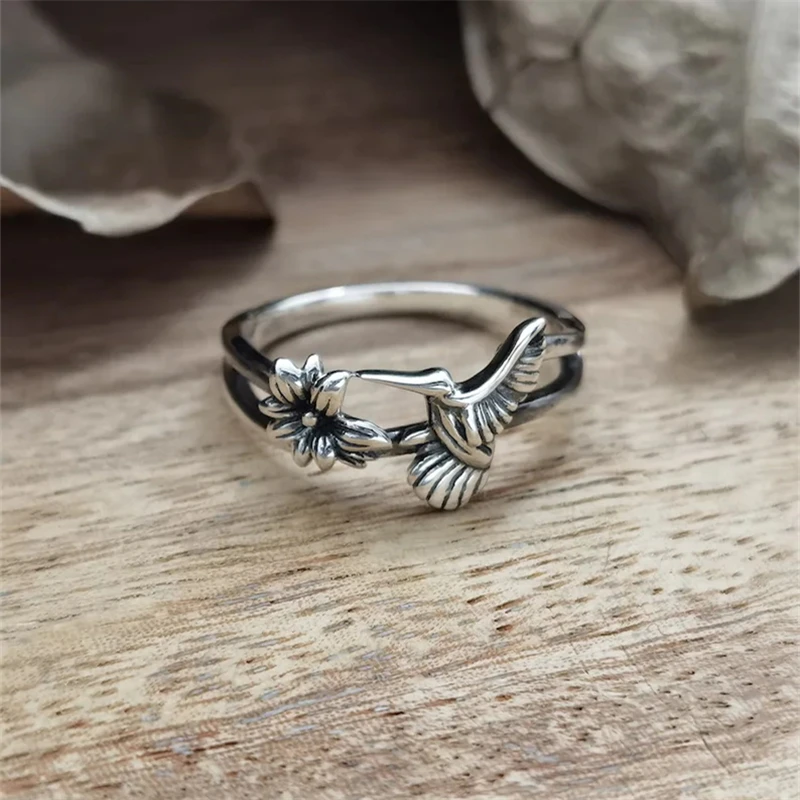 

Small and Cute Style Ladies Rings Bohemian Style Exquisite Flowers Hummingbird Animal Rings Prom Party Jewelry Gifts For Her