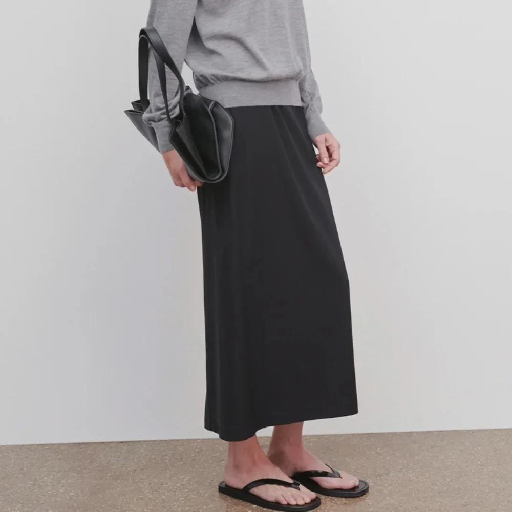 Женская драпированная юбка с высокой талией черная бесшовная разрезом сзади