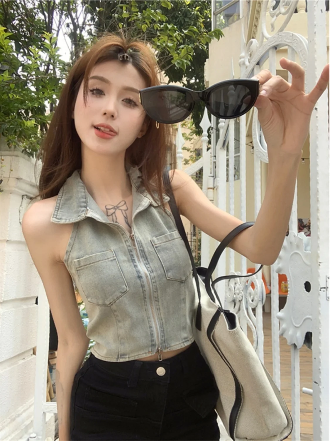 

Korean Style Women New Denim Cropped Tops Lapel Leaky Back Halter Denim Vest Sleeveless Tight Waist Front Zipper Jean Top Female