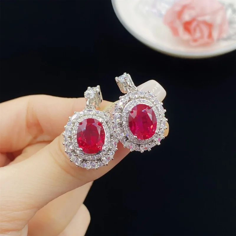 Ожерелье серьги и другие женские украшения