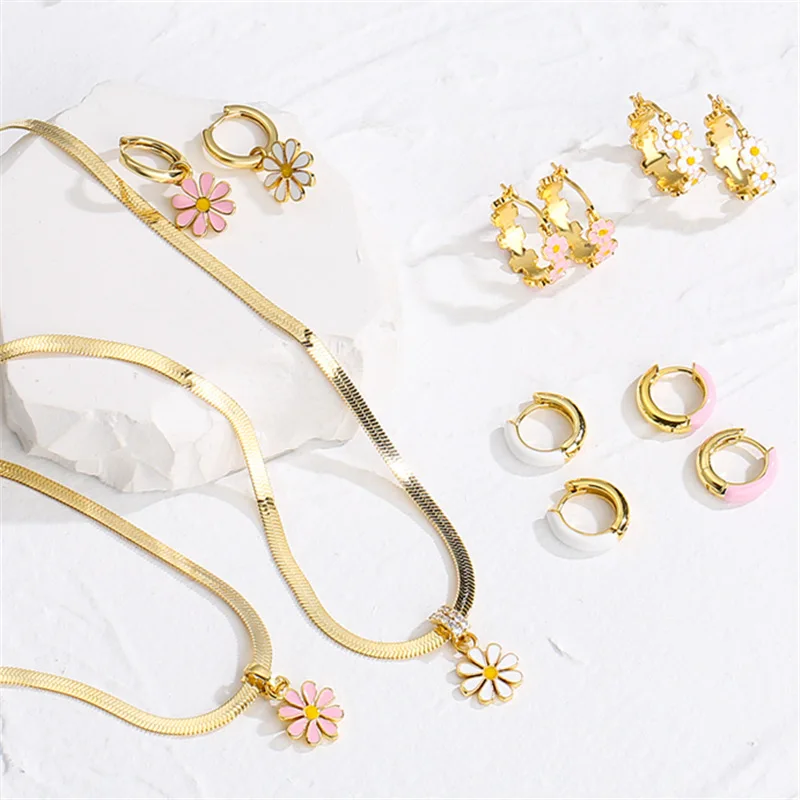 

New Cute Daisy Flower Pendant Hoop Earrings For Women 2023 Trending Korean Sweet Circle Earrings Girl Wedding Party Jewelry Gift
