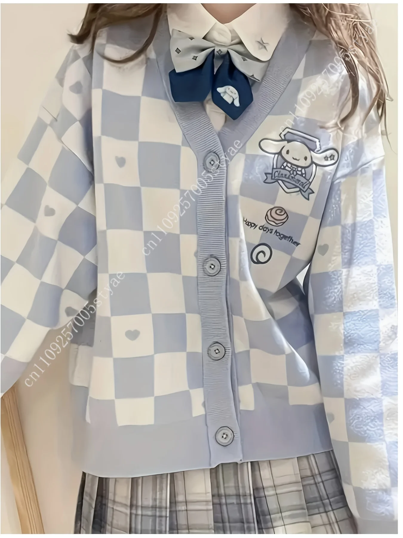 Фото Светло-голубой белый клетчатый кардиган Cinnamoroll с дизайном в виде сердечек для подростков и женщин, тонкий свитер с длинными рукавами. №5