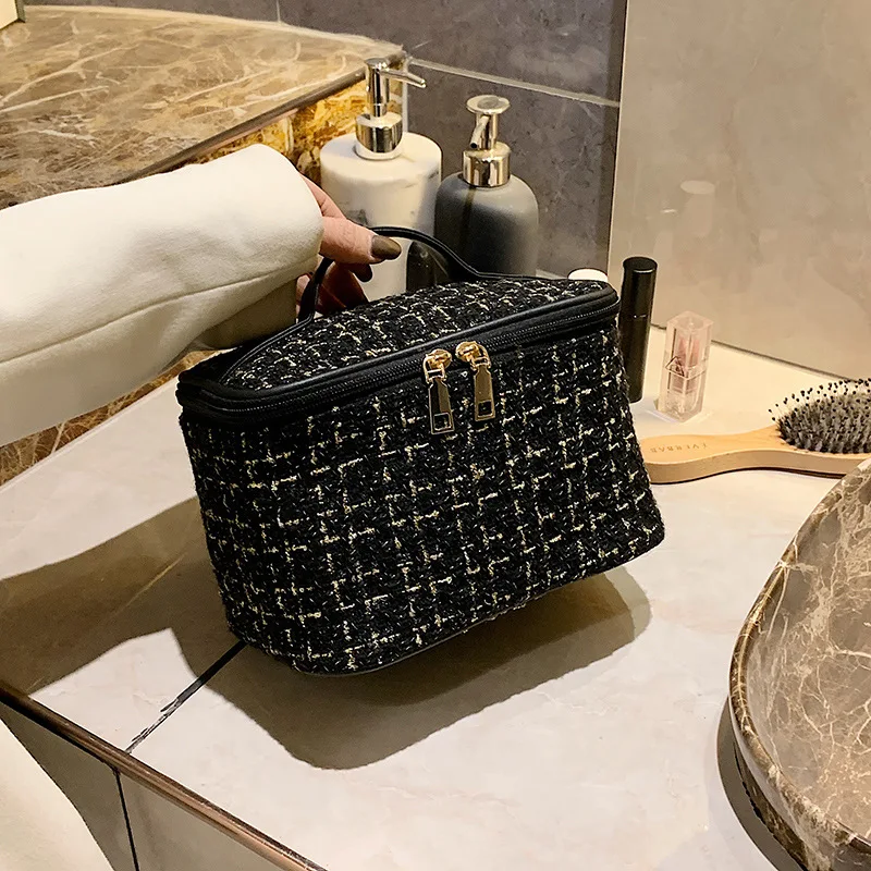 

Korean Version of The Fashion Portable Large-capacity Cylindrical Solid Cosmetic Bag Home Travel Exquisite Makeup Storage Bag